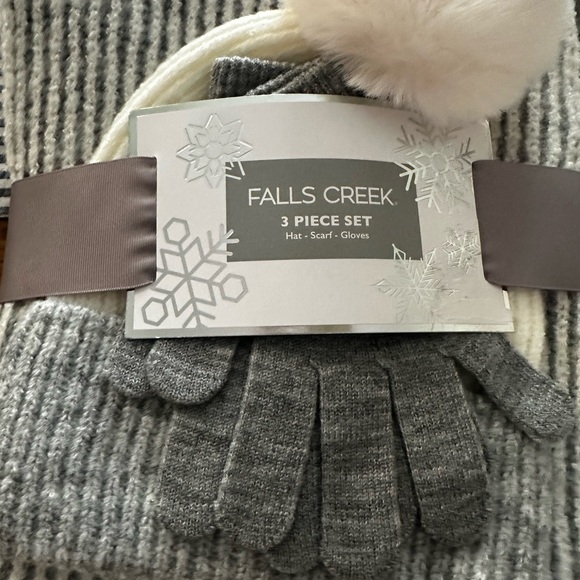 2 New Women’s Falls Creek Gray and Cream Winter Accessory Set - Picture 2 of 3